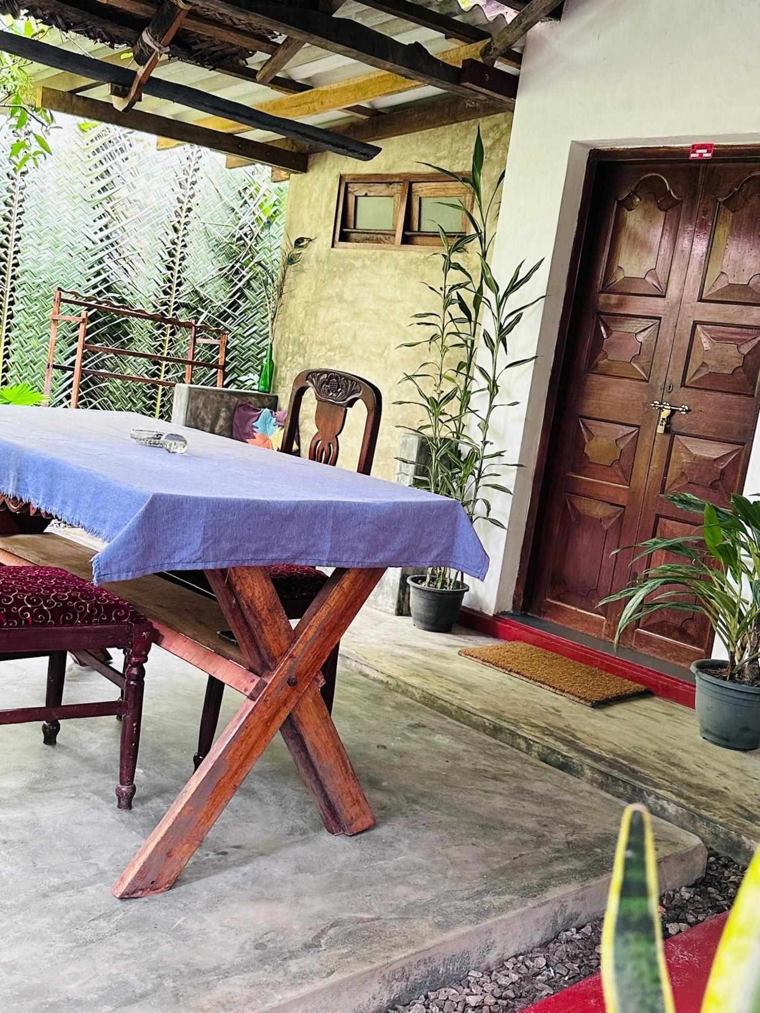 Bed and Breakfast Venora Hiriketiya Диквелла Экстерьер фото